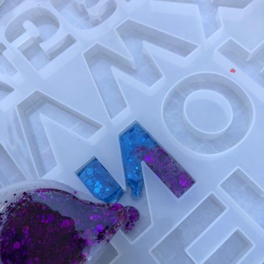 手工制作闪亮树脂字母钥匙扣教程-第11张图片-趣作屋