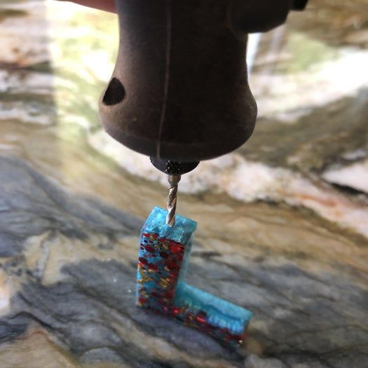 手工制作闪亮树脂字母钥匙扣教程-第39张图片-趣作屋