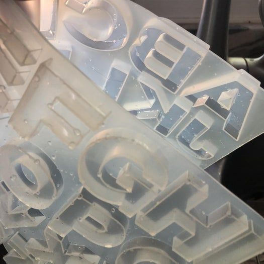 手工制作闪亮树脂字母钥匙扣教程-第4张图片-趣作屋