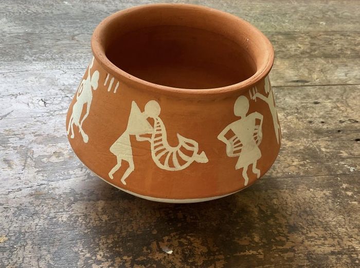 手工绘制Warli文化陶罐教程，传承古老艺术-第3张图片-趣作屋