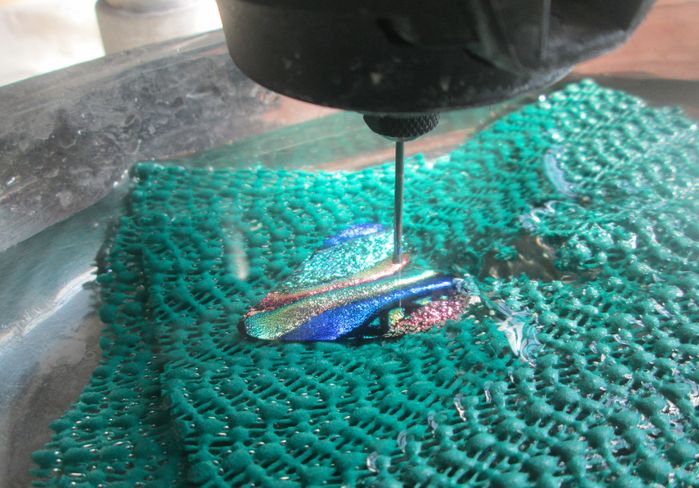 手把手教你用废玻璃制作独特二向色吊坠-第19张图片-趣作屋