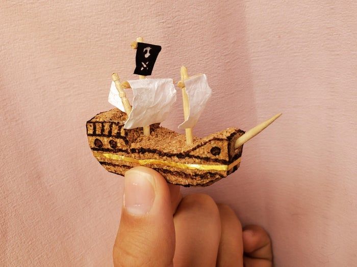 用软木塞低成本DIY海盗船模型，还能浮在水上！-第1张图片-趣作屋