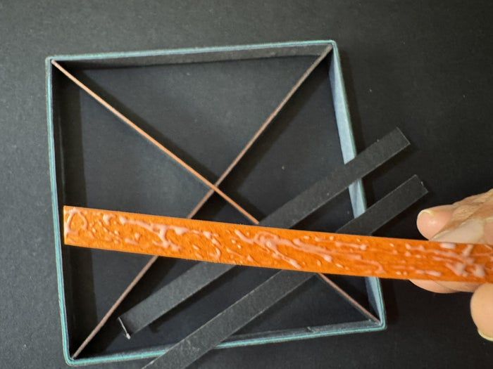 超实用手工教程：用彩色卡纸制作立体卷纸装饰品-第14张图片-趣作屋