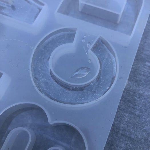 手工制作闪亮树脂字母钥匙扣教程-第25张图片-趣作屋