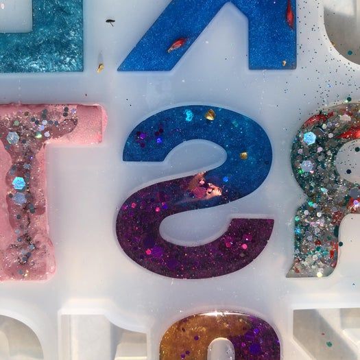 手工制作闪亮树脂字母钥匙扣教程-第13张图片-趣作屋