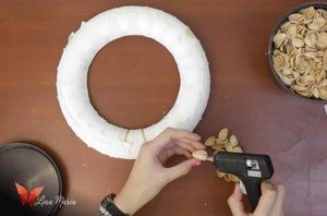 低成本开心果壳圣诞花环DIY教程-第13张图片-趣作屋