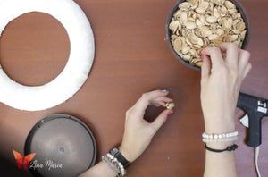 低成本开心果壳圣诞花环DIY教程-第12张图片-趣作屋