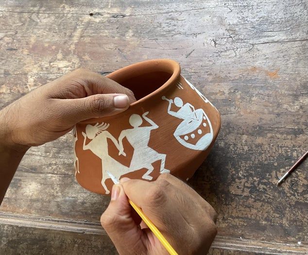 手工绘制Warli文化陶罐教程，传承古老艺术-第15张图片-趣作屋