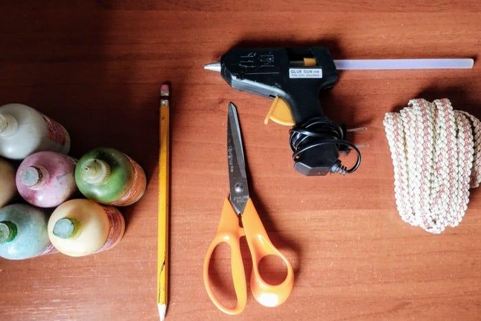 旧瓶变花盆：环保手工DIY教程-第3张图片-趣作屋