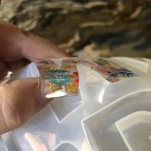 手工制作闪亮树脂字母钥匙扣教程-第33张图片-趣作屋