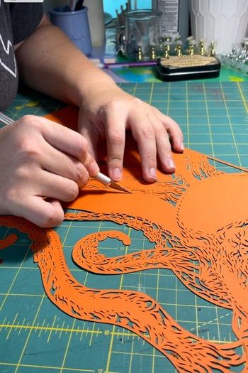 环保主题剪纸艺术教程：用减法创作海洋警示作品-第5张图片-趣作屋