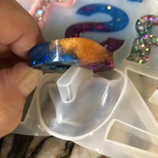 手工制作闪亮树脂字母钥匙扣教程-第19张图片-趣作屋