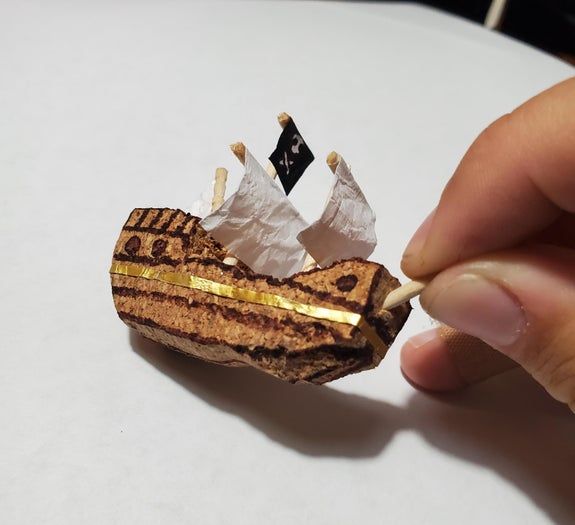 用软木塞低成本DIY海盗船模型，还能浮在水上！-第11张图片-趣作屋