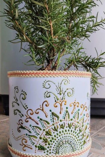 旧瓶变花盆：环保手工DIY教程-第1张图片-趣作屋