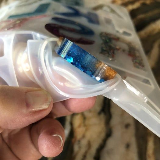 手工制作闪亮树脂字母钥匙扣教程-第18张图片-趣作屋