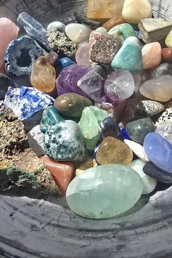 低成本DIY水晶石头花环教程,轻松打造家居装饰-第2张图片-趣作屋 低成本DIY水晶石头花环教程,轻松打造家居装饰-第2张图片-趣作屋