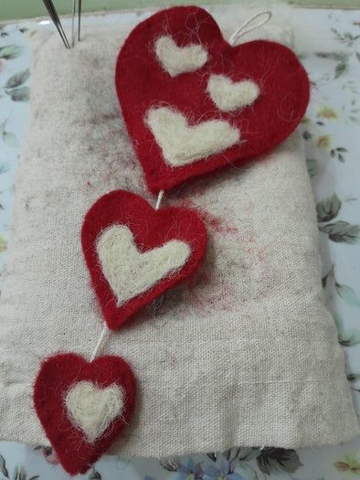 手工制作情人节羊毛心形贺卡和纪念品教程-第24张图片-趣作屋