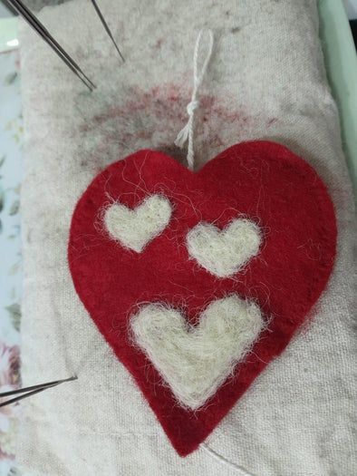 手工制作情人节羊毛心形贺卡和纪念品教程-第23张图片-趣作屋