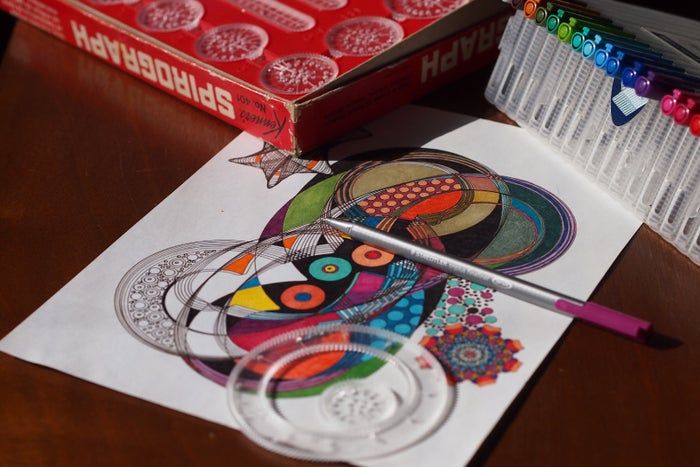 手工绘制万花尺图案的创意玩法与上色技巧-第1张图片-趣作屋 手工绘制万花尺图案的创意玩法与上色技巧-第1张图片-趣作屋