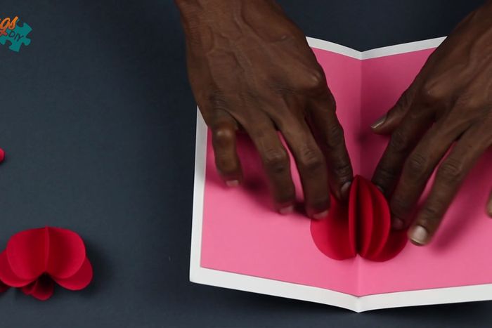 超简单DIY弹出式爱心情人节贺卡教程-第15张图片-趣作屋 超简单DIY弹出式爱心情人节贺卡教程-第15张图片-趣作屋