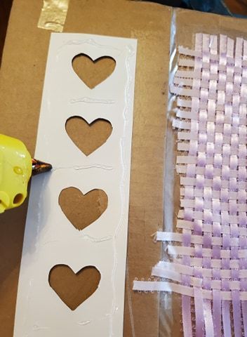 情人节手工贺卡制作教程：编织丝带爱心DIY-第15张图片-趣作屋