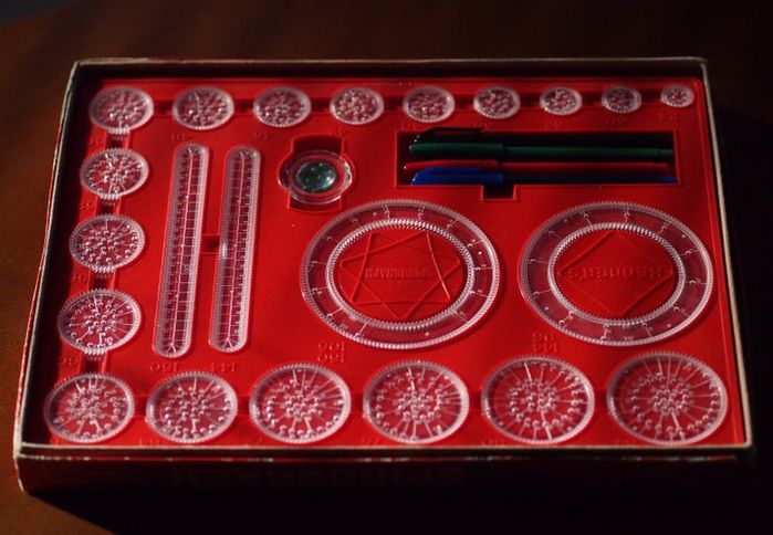 手工绘制万花尺图案的创意玩法与上色技巧-第2张图片-趣作屋 手工绘制万花尺图案的创意玩法与上色技巧-第2张图片-趣作屋