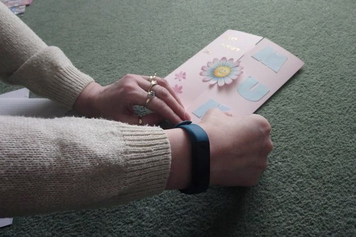 5元手工贺卡教程,母亲节卡片DIY制作指南-第10张图片-趣作屋 5元手工贺卡教程,母亲节卡片DIY制作指南-第10张图片-趣作屋