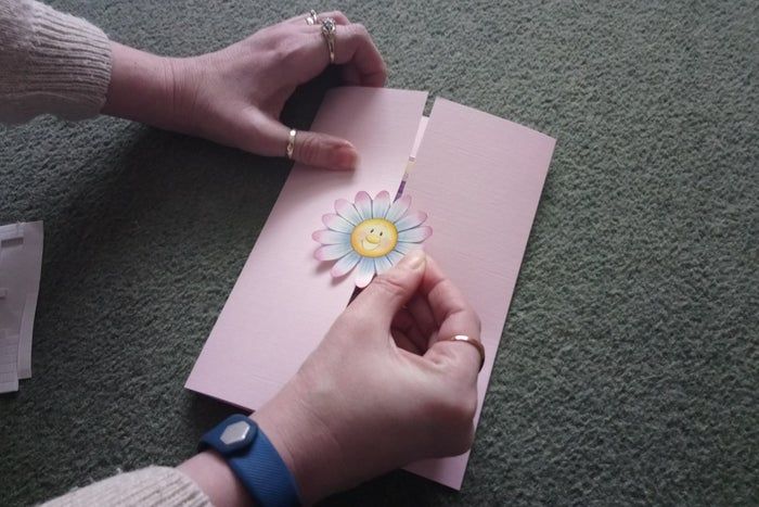 5元手工贺卡教程,母亲节卡片DIY制作指南-第7张图片-趣作屋 5元手工贺卡教程,母亲节卡片DIY制作指南-第7张图片-趣作屋