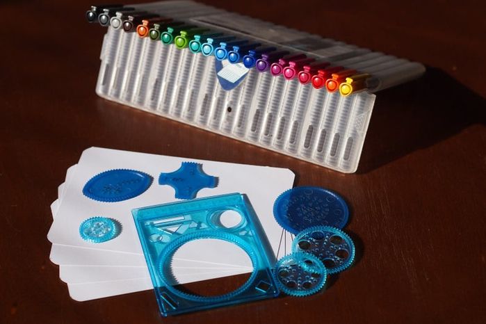 手工绘制万花尺图案的创意玩法与上色技巧-第3张图片-趣作屋 手工绘制万花尺图案的创意玩法与上色技巧-第3张图片-趣作屋