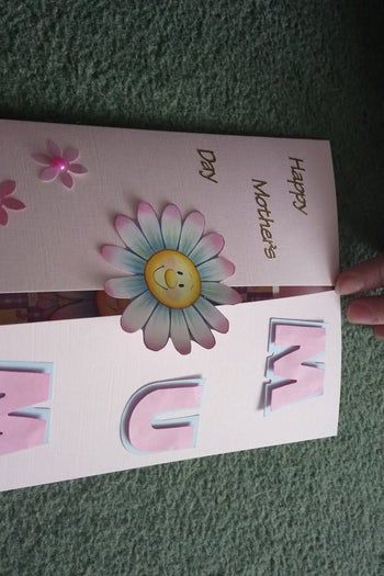 5元手工贺卡教程,母亲节卡片DIY制作指南-第11张图片-趣作屋 5元手工贺卡教程,母亲节卡片DIY制作指南-第11张图片-趣作屋