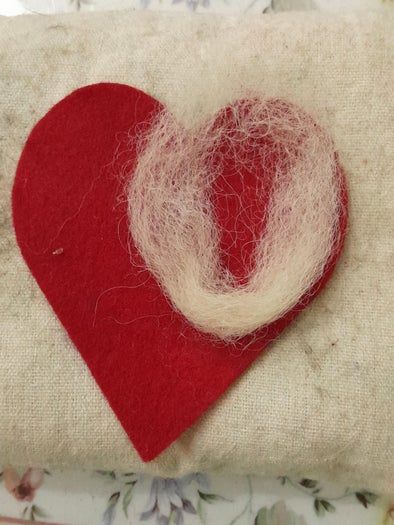 手工制作情人节羊毛心形贺卡和纪念品教程-第9张图片-趣作屋