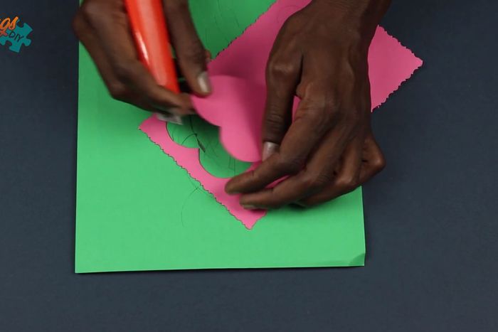 超简单DIY弹出式爱心情人节贺卡教程-第6张图片-趣作屋 超简单DIY弹出式爱心情人节贺卡教程-第6张图片-趣作屋