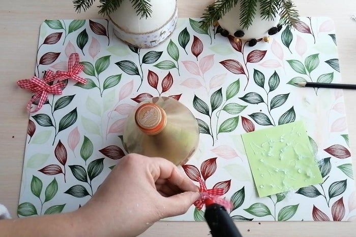 用塑料瓶制作圣诞铃铛的简易教程-第17张图片-趣作屋