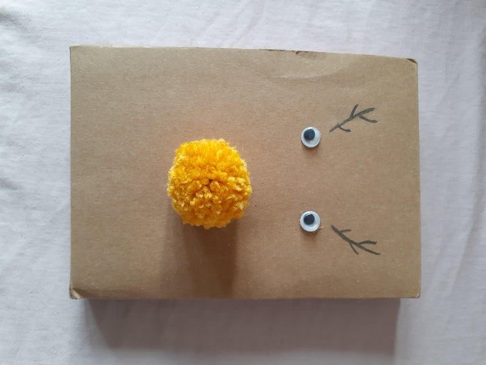 手把手教你制作毛线球花环装饰品-第7张图片-趣作屋