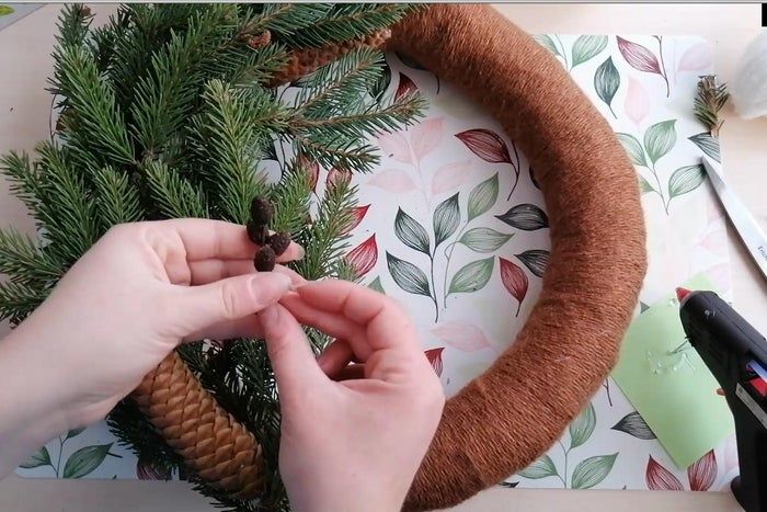 手把手教你DIY圣诞花环装饰-第13张图片-趣作屋 手把手教你DIY圣诞花环装饰-第13张图片-趣作屋