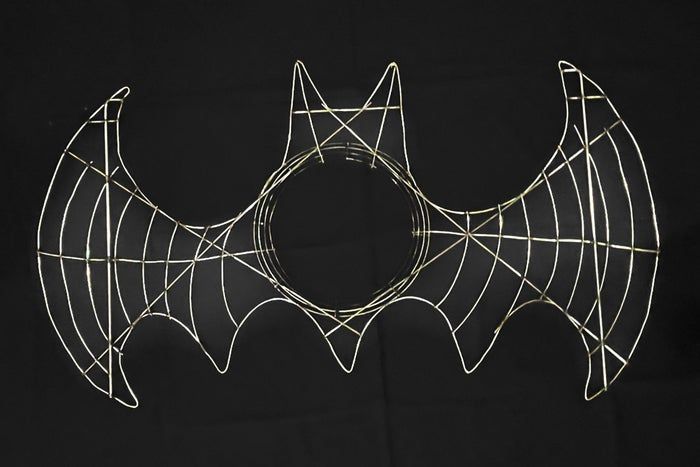 亲子DIY教程:轻松制作蝙蝠侠主题花环-第2张图片-趣作屋 亲子DIY教程:轻松制作蝙蝠侠主题花环-第2张图片-趣作屋