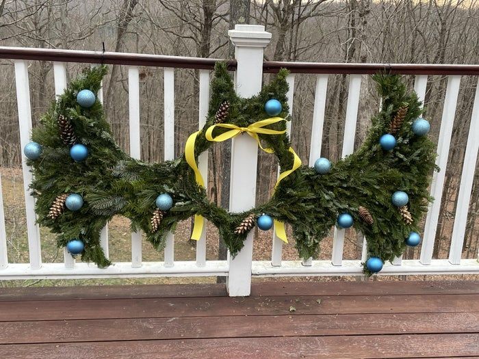 亲子DIY教程:轻松制作蝙蝠侠主题花环-第18张图片-趣作屋