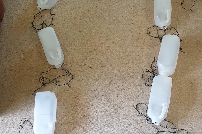 圣诞节创意装饰：太阳能牛奶瓶彩灯制作指南-第6张图片-趣作屋