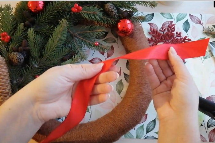 手把手教你DIY圣诞花环装饰-第16张图片-趣作屋 手把手教你DIY圣诞花环装饰-第16张图片-趣作屋