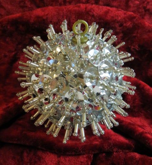 DIY新冠圣诞挂饰教程：闪亮银色装饰轻松搞定-第1张图片-趣作屋