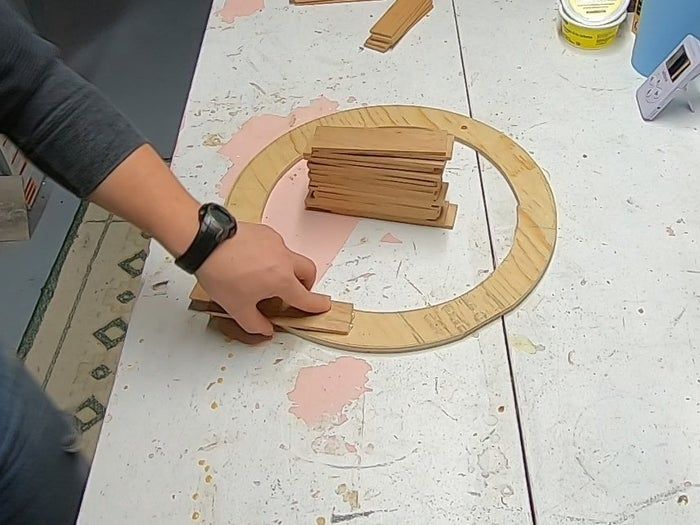 废旧木条巧变花环装饰教程-第17张图片-趣作屋 废旧木条巧变花环装饰教程-第17张图片-趣作屋