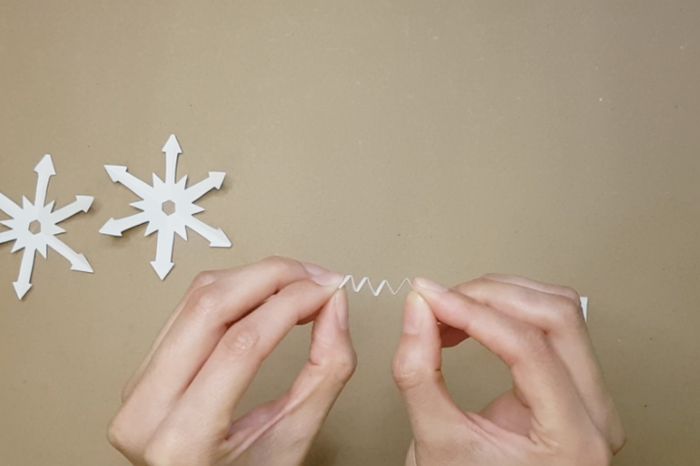 环保材料制作圣诞树装饰教程-第5张图片-趣作屋 环保材料制作圣诞树装饰教程-第5张图片-趣作屋