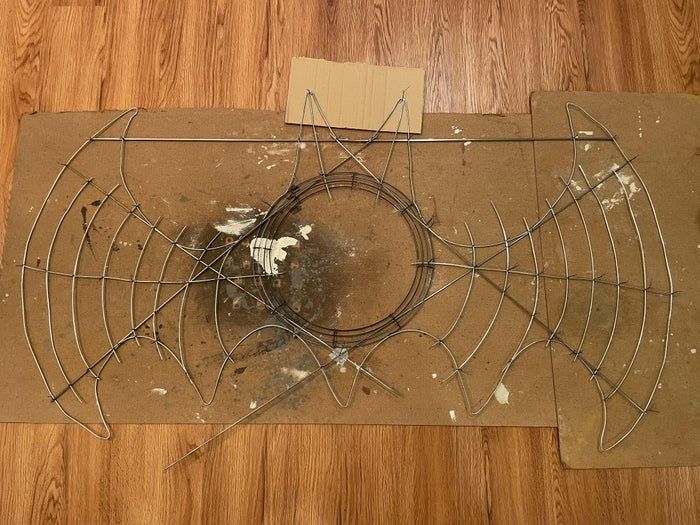 亲子DIY教程:轻松制作蝙蝠侠主题花环-第8张图片-趣作屋 亲子DIY教程:轻松制作蝙蝠侠主题花环-第8张图片-趣作屋