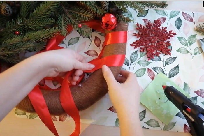 手把手教你DIY圣诞花环装饰-第17张图片-趣作屋 手把手教你DIY圣诞花环装饰-第17张图片-趣作屋