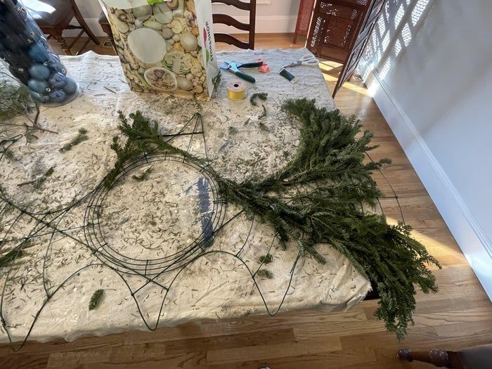 亲子DIY教程:轻松制作蝙蝠侠主题花环-第16张图片-趣作屋 亲子DIY教程:轻松制作蝙蝠侠主题花环-第16张图片-趣作屋