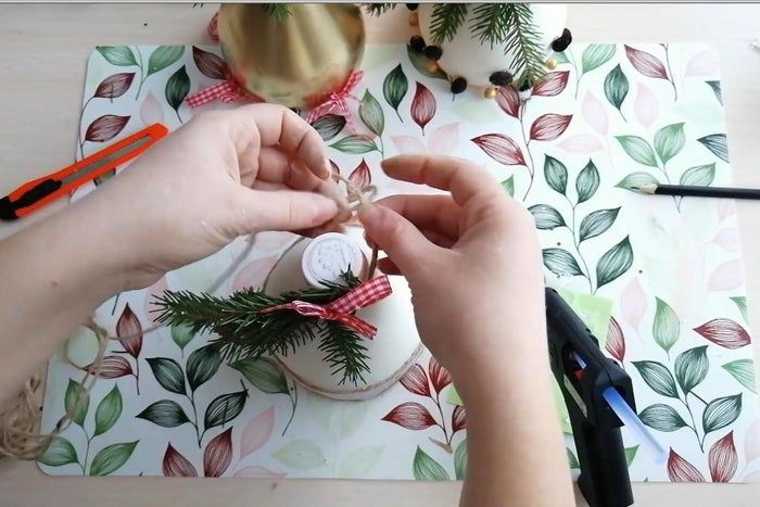 用塑料瓶制作圣诞铃铛的简易教程-第19张图片-趣作屋