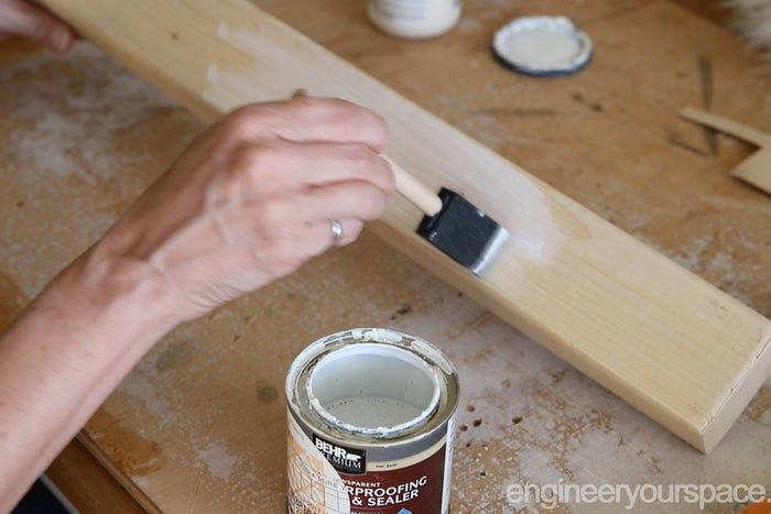 利用家中废料自制圣诞装饰壁炉袜挂架教程-第2张图片-趣作屋