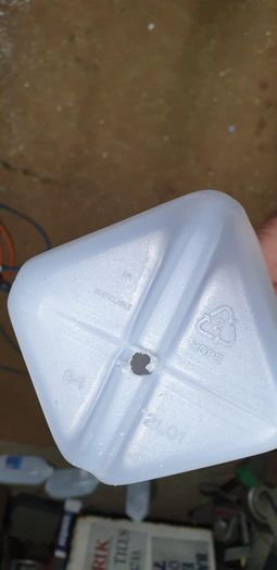 圣诞节创意装饰：太阳能牛奶瓶彩灯制作指南-第3张图片-趣作屋