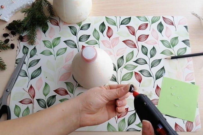 用塑料瓶制作圣诞铃铛的简易教程-第10张图片-趣作屋