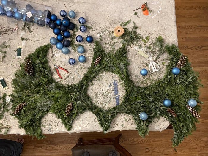 亲子DIY教程:轻松制作蝙蝠侠主题花环-第17张图片-趣作屋 亲子DIY教程:轻松制作蝙蝠侠主题花环-第17张图片-趣作屋